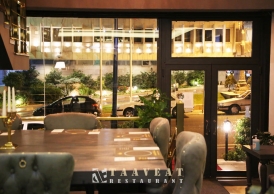 دکوراسیون و فضای رستوران تاویت