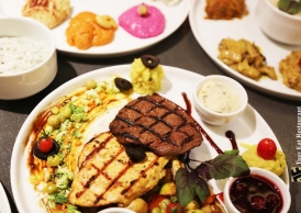 تنوع غذا در رستوان بین‌الملی تاویت